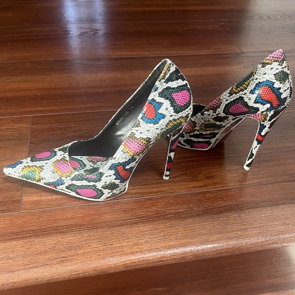 Akira Wang - Snake Pattern Pumps